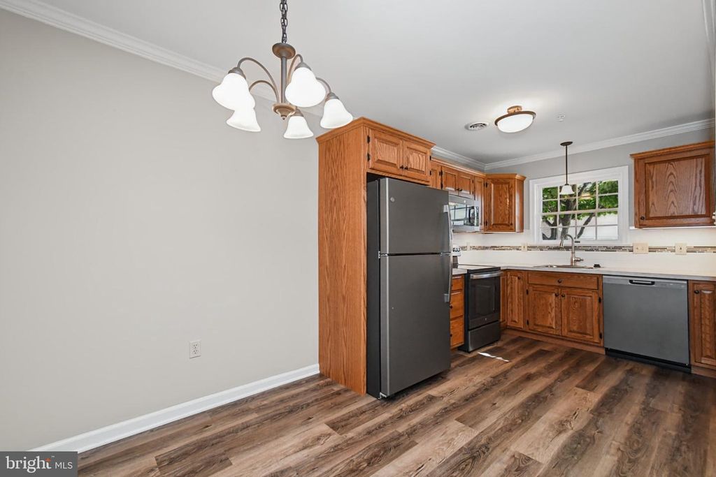 2461 E HIGH ST, Pottstown, PA 19464 — photo 5