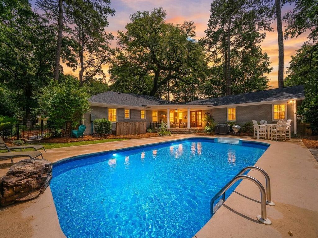 Image 1 of property listing at 108 President Circle, Summerville, SC 29483