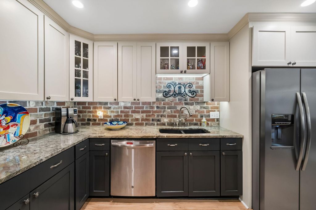 Image 11 of property listing at 108 President Circle, Summerville, SC 29483