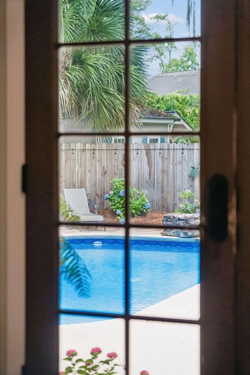 Image 14 of property listing at 108 President Circle, Summerville, SC 29483