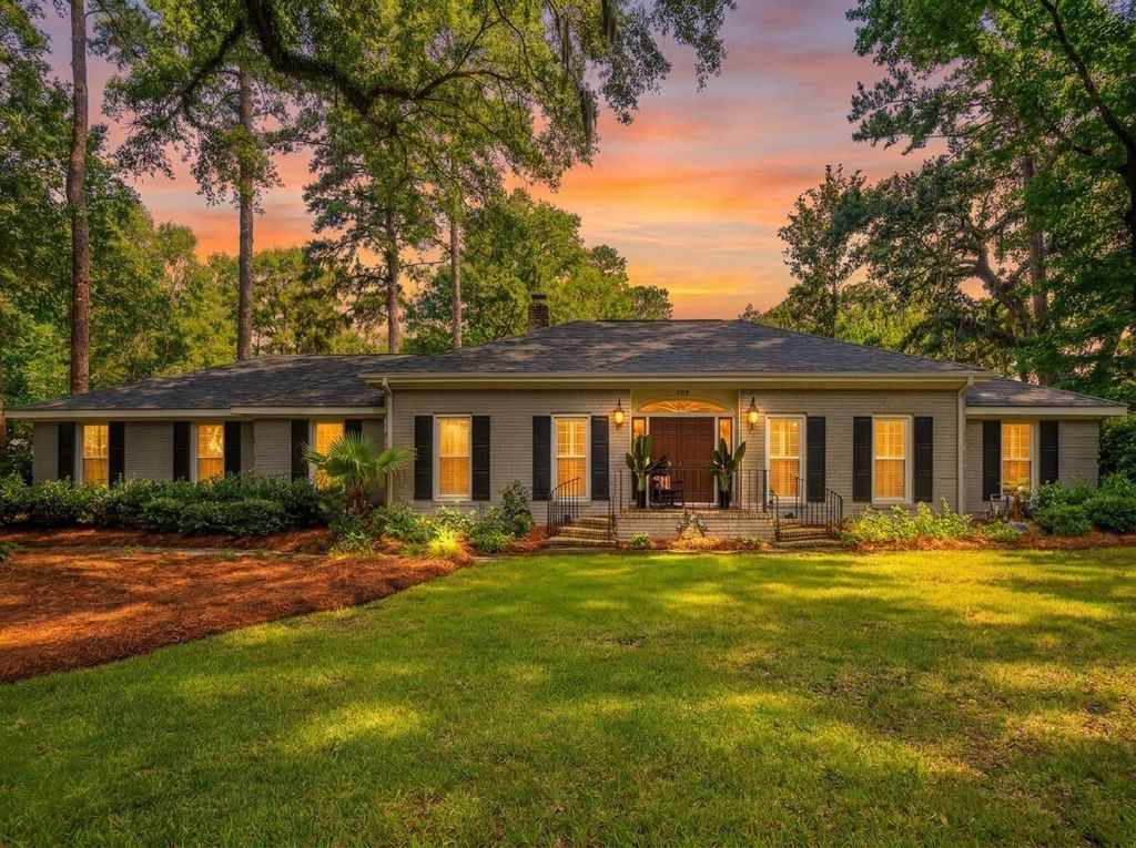 Image 3 of property listing at 108 President Circle, Summerville, SC 29483
