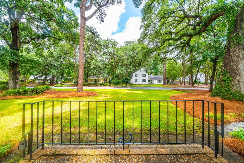 Image 4 of property listing at 108 President Circle, Summerville, SC 29483