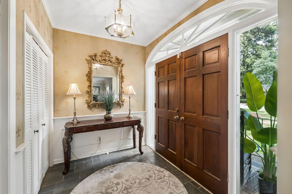Image 5 of property listing at 108 President Circle, Summerville, SC 29483