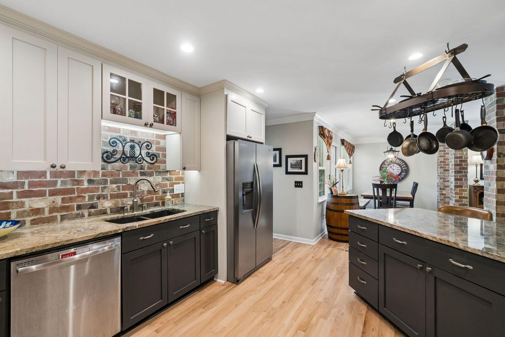 Image 7 of property listing at 108 President Circle, Summerville, SC 29483