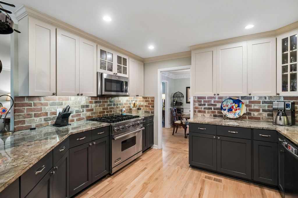 Image 9 of property listing at 108 President Circle, Summerville, SC 29483