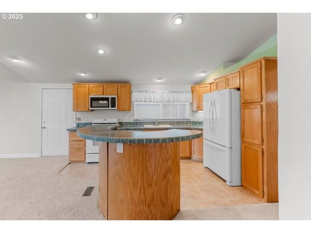 164 Jacob Hale Way, Roseburg, OR 97471