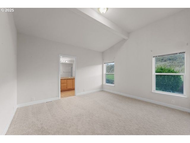 164 Jacob Hale Way, Roseburg, OR 97471