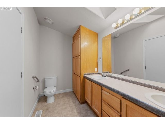 164 Jacob Hale Way, Roseburg, OR 97471