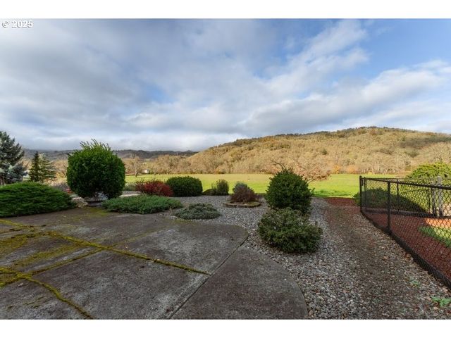 164 Jacob Hale Way, Roseburg, OR 97471