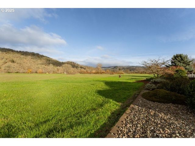 164 Jacob Hale Way, Roseburg, OR 97471