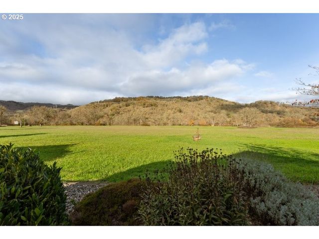 164 Jacob Hale Way, Roseburg, OR 97471