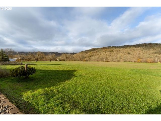 164 Jacob Hale Way, Roseburg, OR 97471