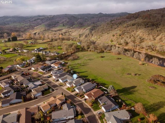 164 Jacob Hale Way, Roseburg, OR 97471