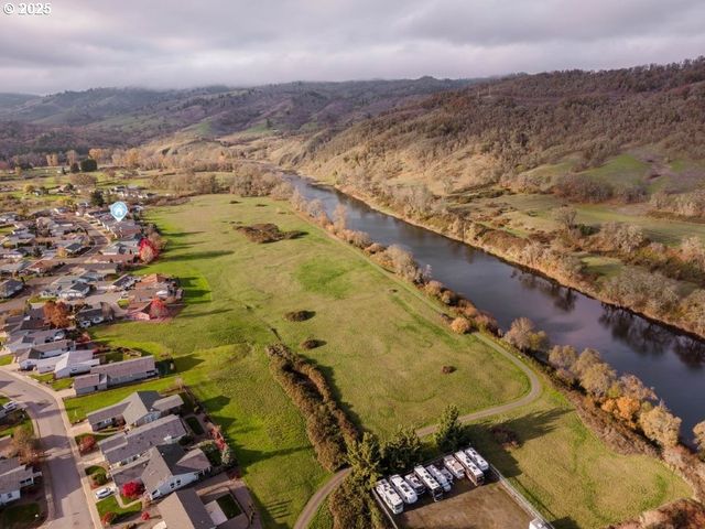 164 Jacob Hale Way, Roseburg, OR 97471