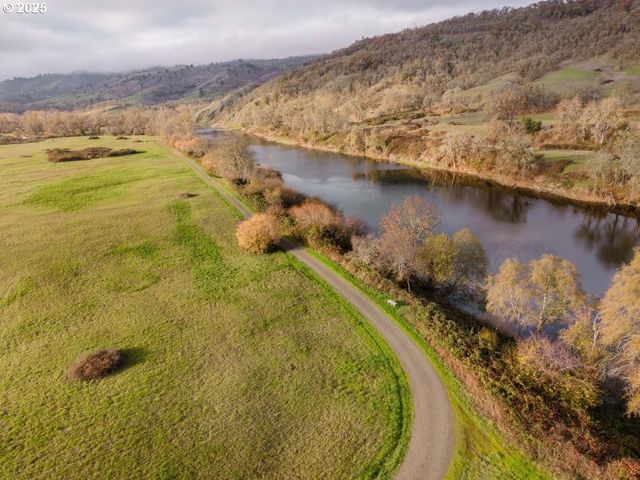 164 Jacob Hale Way, Roseburg, OR 97471