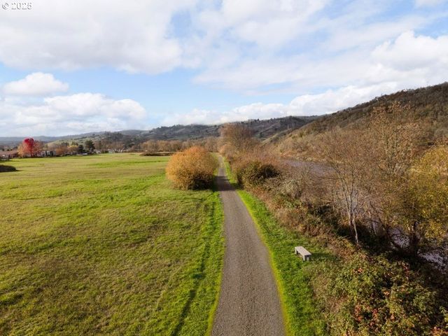 164 Jacob Hale Way, Roseburg, OR 97471