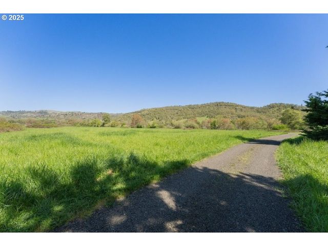 164 Jacob Hale Way, Roseburg, OR 97471