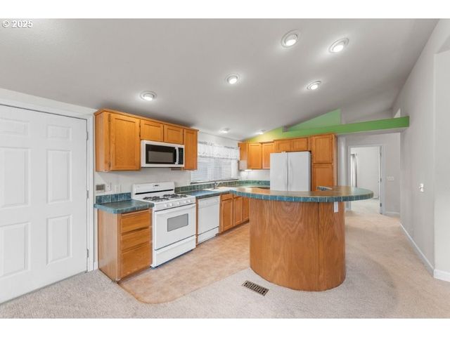 164 Jacob Hale Way, Roseburg, OR 97471