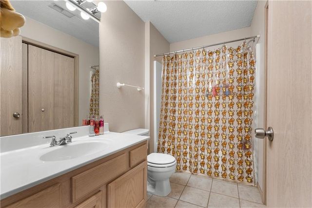 1325 SE NORWOOD Drive, Lee's Summit, MO 64081