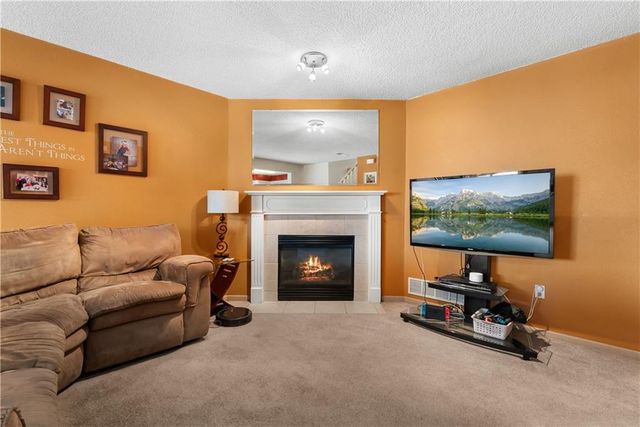 1325 SE NORWOOD Drive, Lee's Summit, MO 64081
