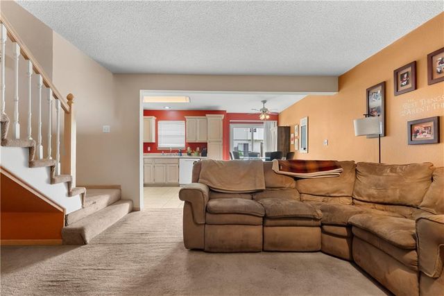 1325 SE NORWOOD Drive, Lee's Summit, MO 64081