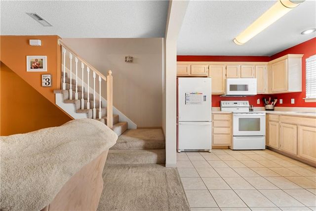 1325 SE NORWOOD Drive, Lee's Summit, MO 64081
