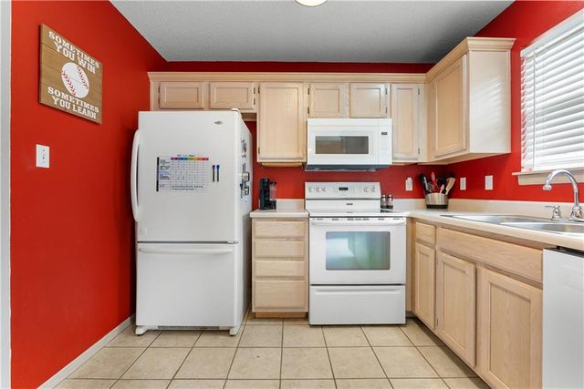 1325 SE NORWOOD Drive, Lee's Summit, MO 64081