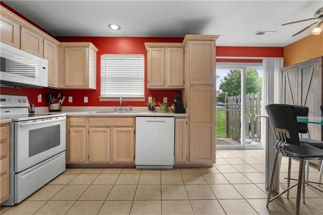 1325 SE NORWOOD Drive, Lee's Summit, MO 64081