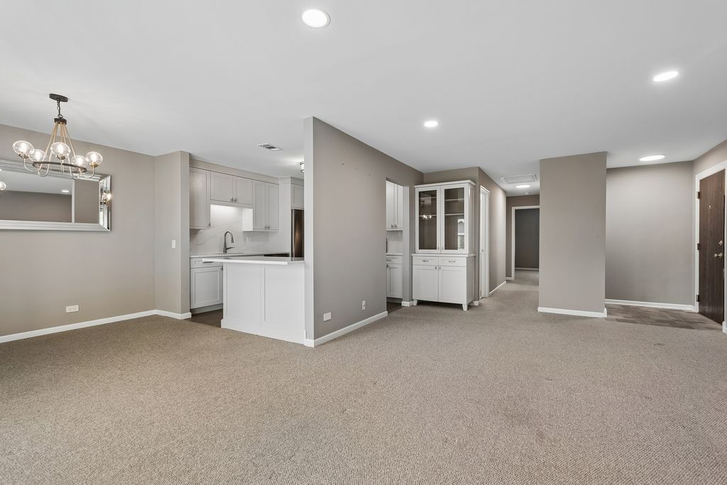 549 Williamsburg Court B2, Wheeling, IL 60090 — photo 4