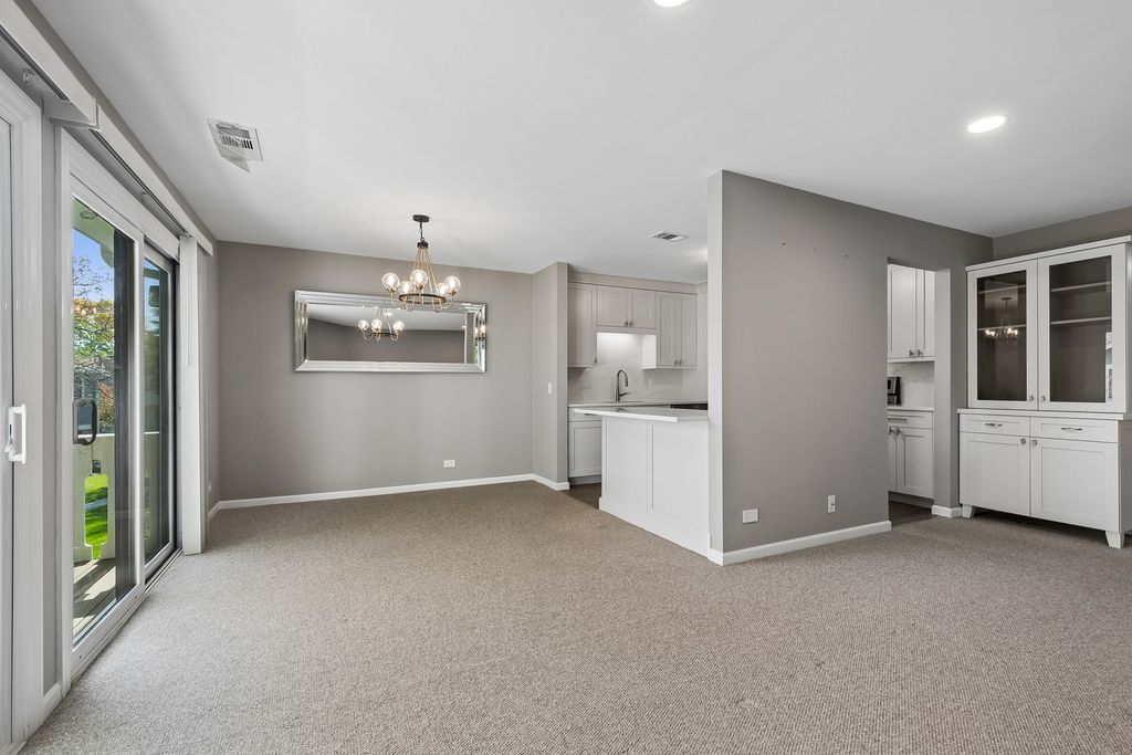 549 Williamsburg Court B2, Wheeling, IL 60090 — photo 5