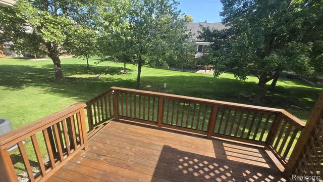 41786 PRIMROSE Drive, Novi, MI 48377