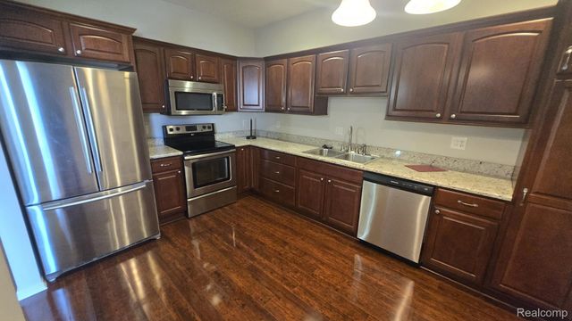 41786 PRIMROSE Drive, Novi, MI 48377