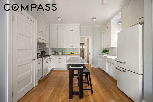 515 E 3rd Street, New York City, NY 11218