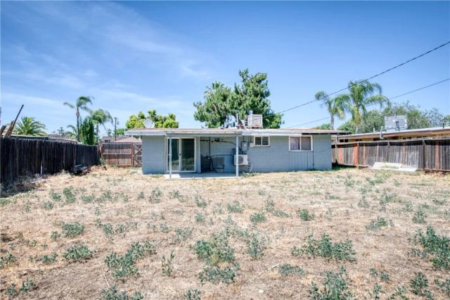 2326 E Hampton, Fresno, CA 93726