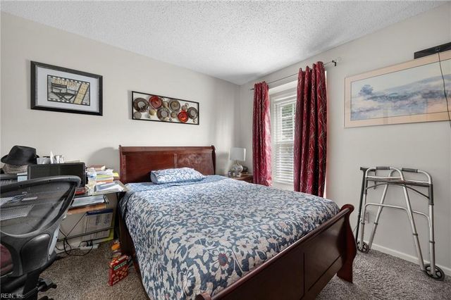 1328 Ruddy Oak CT, Virginia Beach, VA 23453