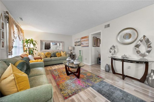1328 Ruddy Oak CT, Virginia Beach, VA 23453