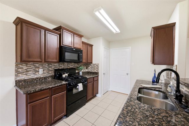 9438 Sapphire Creek Lane, Rosharon, TX 77583