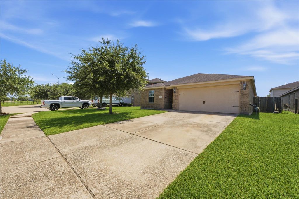 9438 Sapphire Creek Lane, Rosharon, TX 77583