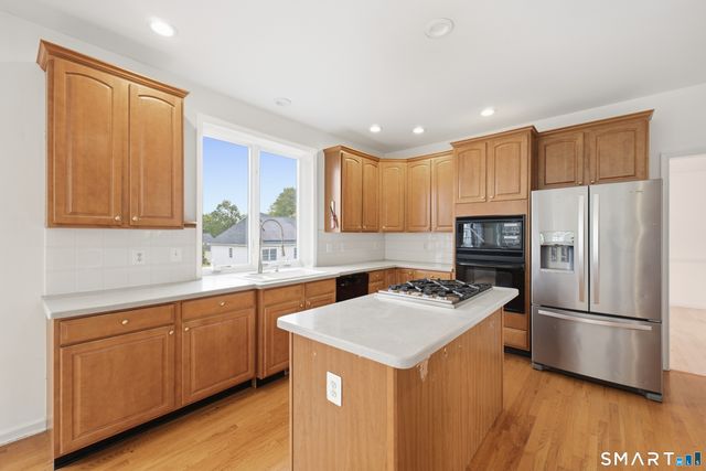 6 Ashley Court, Danbury, CT 06810
