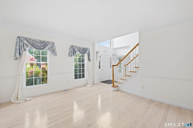 6 Ashley Court, Danbury, CT 06810