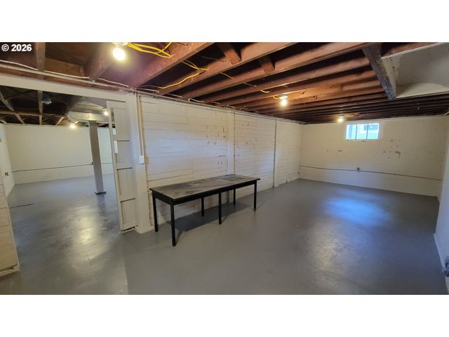 1445 W 11TH Ave, Eugene, OR 97402