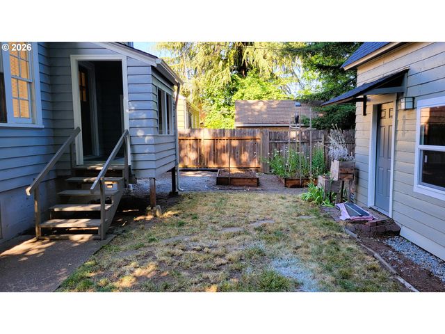 1445 W 11TH Ave, Eugene, OR 97402
