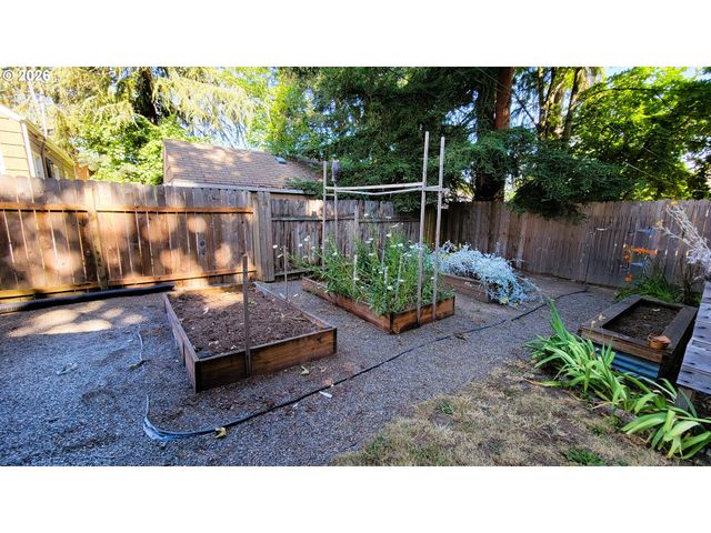 1445 W 11TH Ave, Eugene, OR 97402