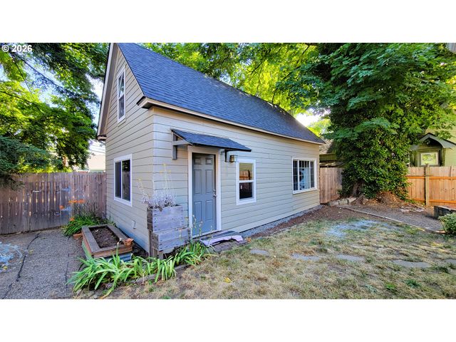 1445 W 11TH Ave, Eugene, OR 97402