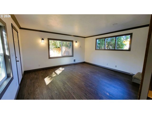 1445 W 11TH Ave, Eugene, OR 97402