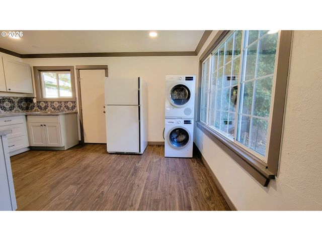 1445 W 11TH Ave, Eugene, OR 97402