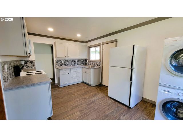 1445 W 11TH Ave, Eugene, OR 97402