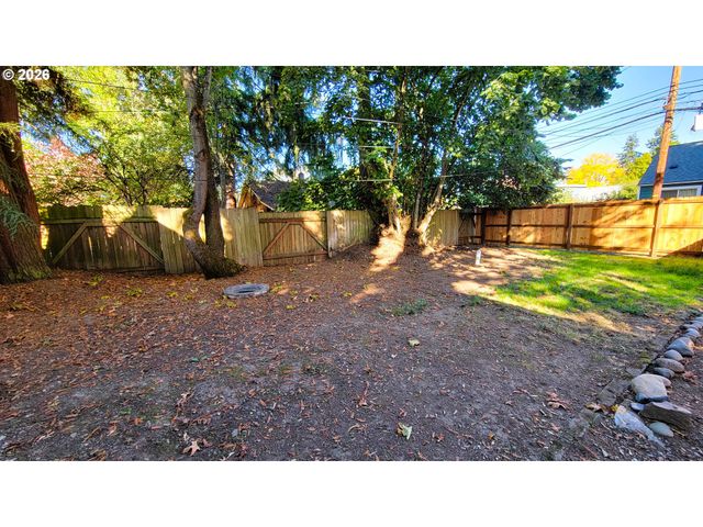 1445 W 11TH Ave, Eugene, OR 97402