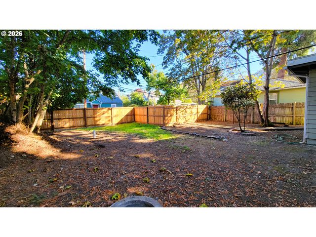 1445 W 11TH Ave, Eugene, OR 97402