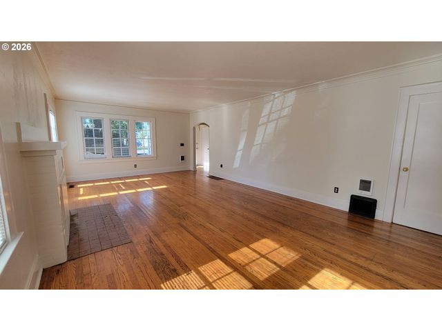 1445 W 11TH Ave, Eugene, OR 97402